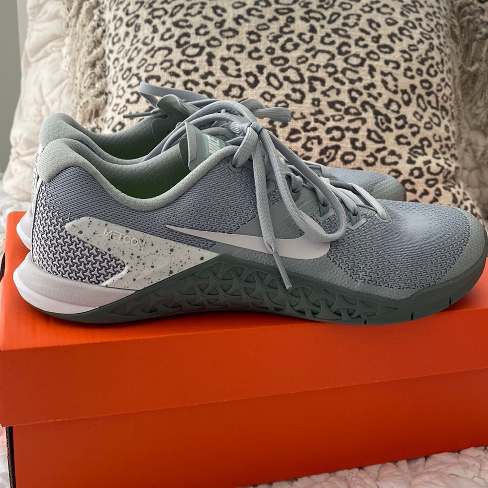 NIKE METCON SIZE 10 LIKE NEW